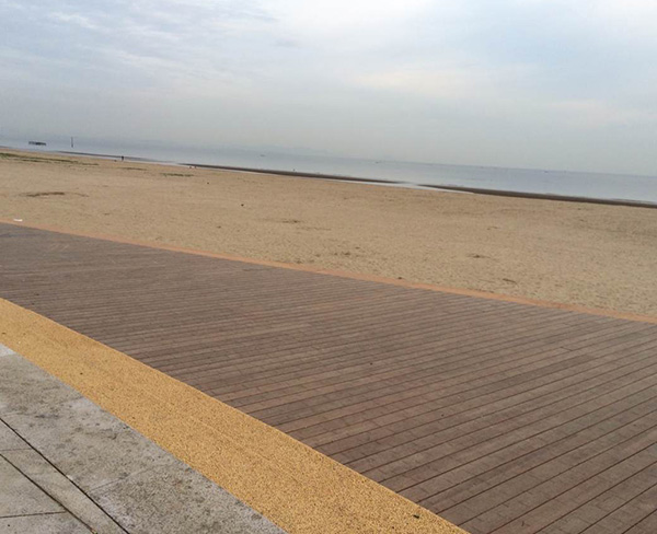 戶外晶態(tài)竹地板有什么優(yōu)勢