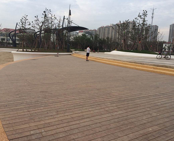 戶外晶態(tài)竹地板有什么優(yōu)勢(shì)